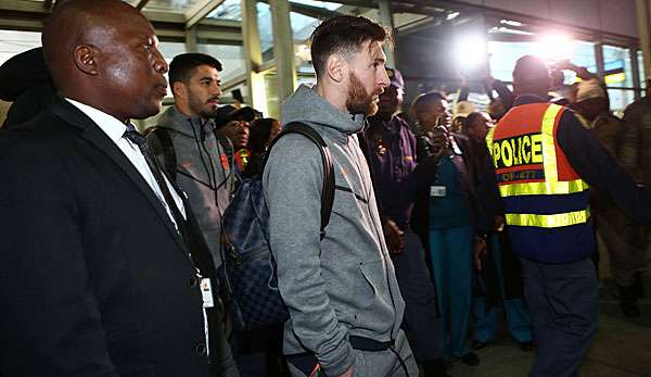Lionel Messi musste sich nach der Pleite am Flughafen angeblich mit einigen Fans auseinandersetzen.