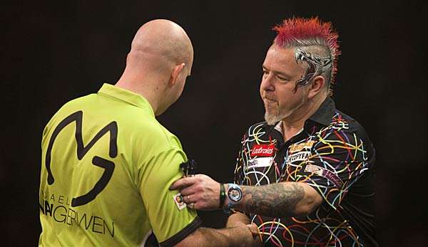 Michael van Gerwen hat Peter Wright mit 8:1 abgefertigt.