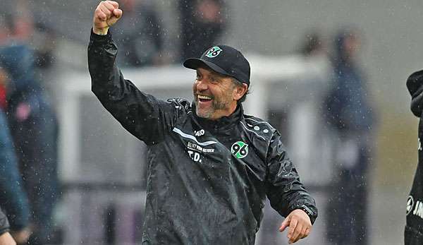 Thomas Doll ist Trainer bei Hannover 96 und hofft noch auf den Klassenerhalt.