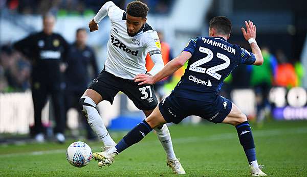 Leeds United hat das Hinspiel gegen Derby County mit 1:0 gewonnen.