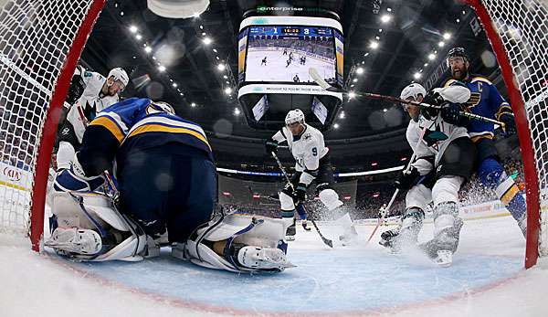 Goalie Jordan Binnington hielt die St. Louis Blues lange im Spiel.