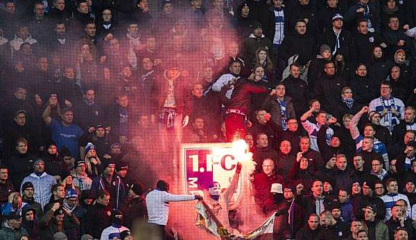 Am Rande der Zweitligapartie 1. FC Magdeburg gegen den 1. FC Köln gab es Ausschreitungen.