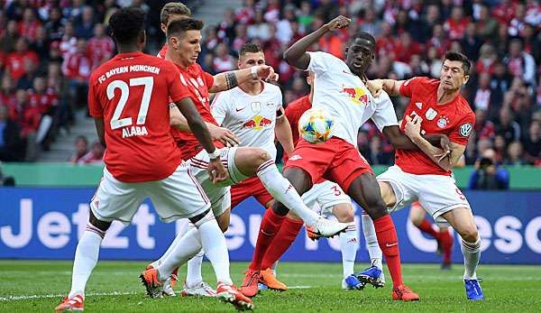 RB Leipzig und der FC Bayern liefen in den gleichen Farben auf.