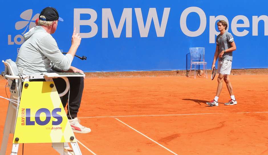 Boris Becker (l.) hat die bisherige Saisonleistung von Alexander Zverev kritisiert.