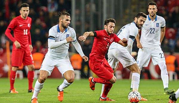 Zum letzten direkten türkisch-griechischen Duell kam es vor knapp vier Jahren. Das Testspiel, in dem unter anderem auch Hakan Çalhanoğlu (Bildmitte) zum Einsatz kam, endete 0:0 und somit ohne Sieger.