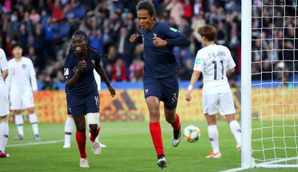 Abwehrchefin Wendie Renard schlug gleich zweimal für Frankreich zu.