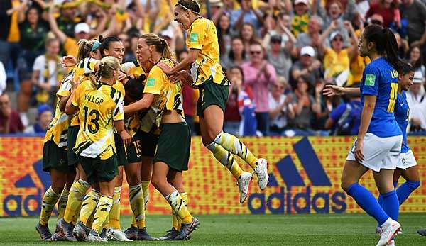 Grenzenloser Jubel: Die "Matildas" aus Australien bejubeln das 3:2 nach 0:2-Rückstand gegen Brasilien.