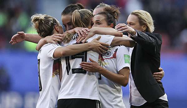 Freude pur: Die DFB-Damen stehen nach zwei eigenen Siegen und dem Sieg von China gegen Südafrika sicher im WM-Achtelfinale.