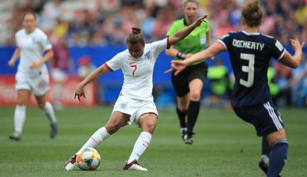 England bezwang Schottland im ersten Gruppenspiel mit 2:1.