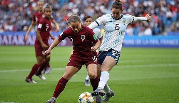 Nach dem knappen 1:0-Sieg im Direkt-Duell gegen Argentinien, haben die Engländerinnen ihren Platz unter den letzten 16 Teams sicher.