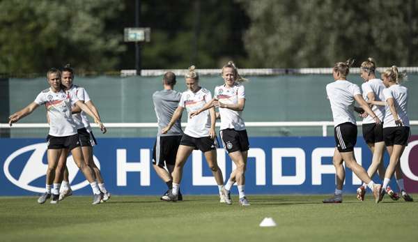 Die deutschen Damen im Training. Das Achtelfinale fiindet am Samstag statt.