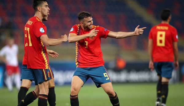 Der Ex-Wolfsburger Borja Mayoral (M.) sorgte für den 5:0-Endstand beim spanischen Sieg gegen Polen.