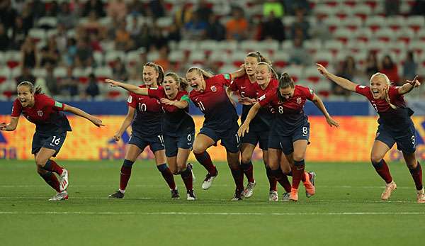 Norwegen steht nach einem 5:2-Sieg im Elfmeterschießen gegen Australien im WM-Viertelfinale.