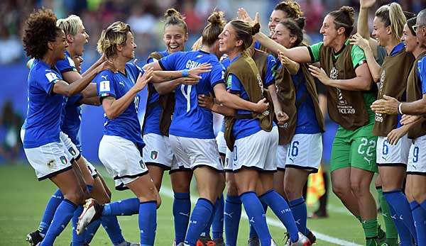 Jubel all überall: Italien ist das Überraschungsteam bei der Frauen-WM und steht im Viertelfinale.