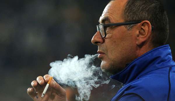 Maurizio Sarri ist für seine Sucht nach Zigaretten bekannt. 