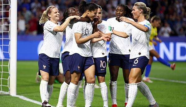 Der Gastgeber aus Frankreich musste im Achtelfinale gegen Brasilien über 120 Minute gehen. Für den erlösenden 2:1-Treffer sorgte Amandine Henry von Olympique Lyon, die nach einem Freistoß zum 2:1 einschießen konnte.