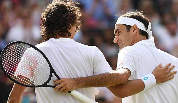 Federer gewann gegen den Südafrikaner Lloyd Harris 3:6, 6:1, 6:2, 6:2. 