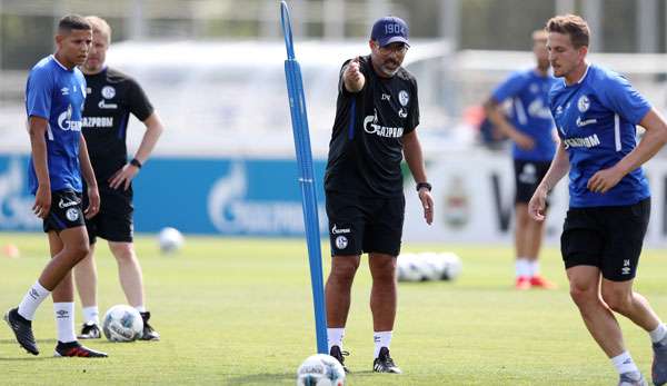 Hier geht's lang: David Wagner (M.) bereitet sein Team auf die neue Saison vor.