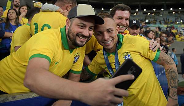 Brasiliens Everton hat nach seinen starken Leistungen bei der Copa America Offerten aus Europa bestätigt. 