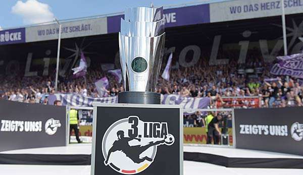 Auch in diesem Jahr wieder das Objekt der Begierde: Der Meisterpokal der 3. Liga.