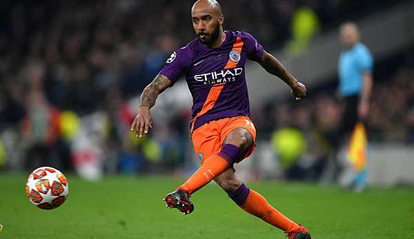 Der FC Everton hat Mittelfeldspieler Fabian Delph verpflichtet.