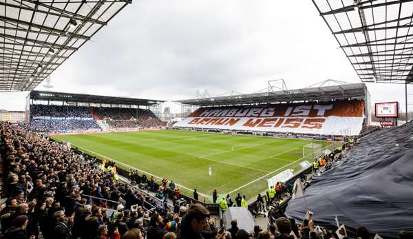 Das Millerntor fasst derzeit 29.546 Fans, 12.606 davon können sitzen.