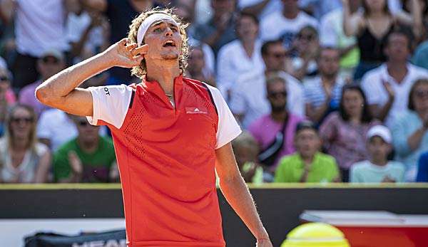 Alexander Zverev feiert seinen Halbfinaleinzug bei seinem Heimturnier in Hamburg.