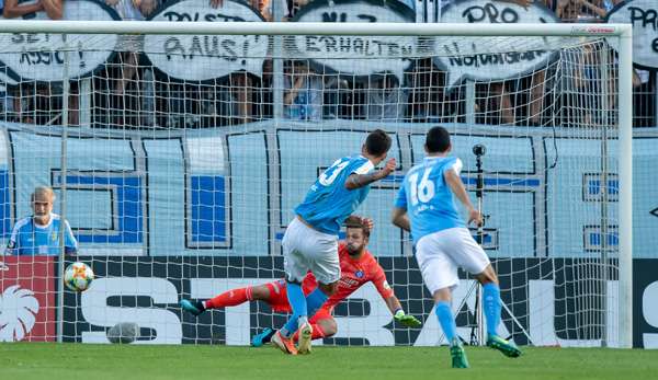 Das erste Gegentor des HSV resultierte aus einem Handelfmeter.