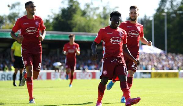 Kelvin Ofori (M.) traf im Pokal gegen Villingen. Am Ende sprang ein knappes 3:1 heraus.