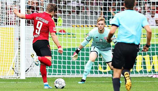 Freburg gewinnt durch drei späte Tore. 