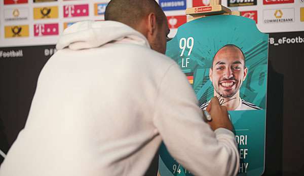 MoAuba ist als erster Deutscher überhaupt FIFA-eWorld-Cup-Sieger.