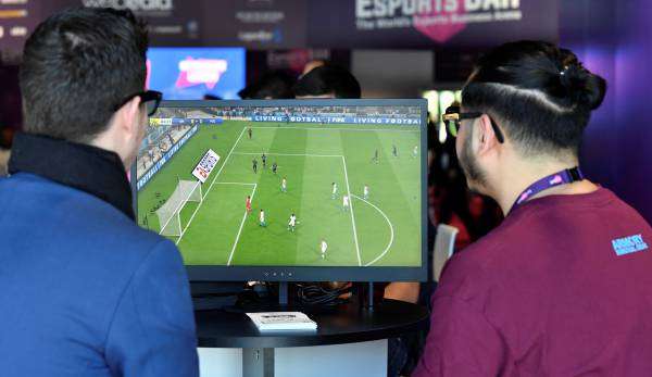 Bei der Gamescom kann das neue FIFA getestet werden.