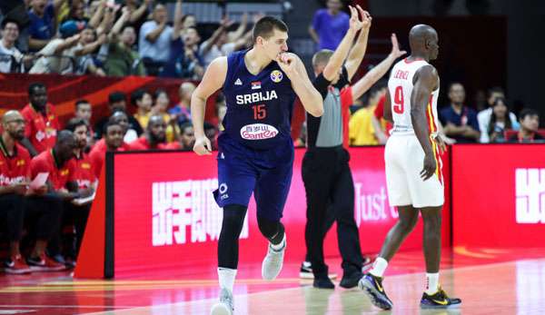 Nikola Jokic und seine Serben feierten im ersten Spiel gegen Angola einen lockeren Erfolg.