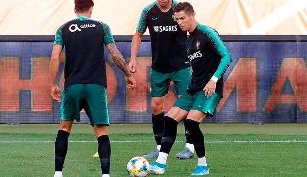 Cristiano Ronaldo trifft mit Portugal in der EM-Quali auf Serbien.