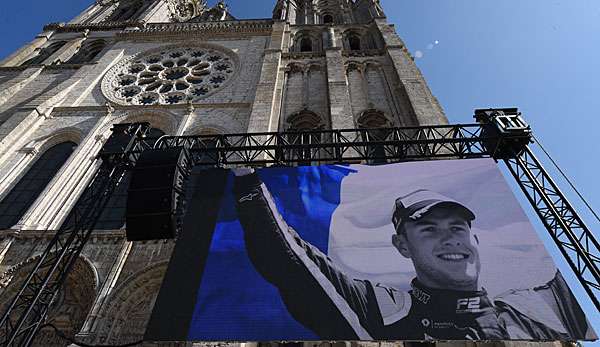 Familie, Freunde und Kollegen nahmen in Chartres von Hubert Abschied.