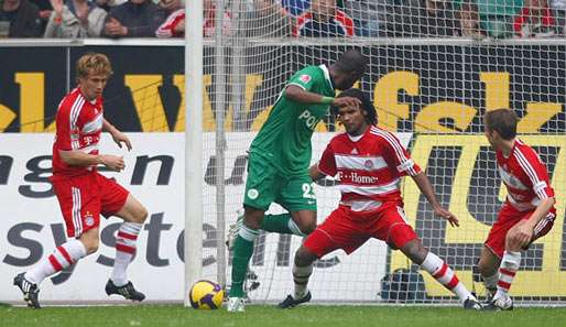 Das Tor des Jahres 2009: Grafite trifft beim 5:1 der Wölfe gegen die Bayern per Hacke