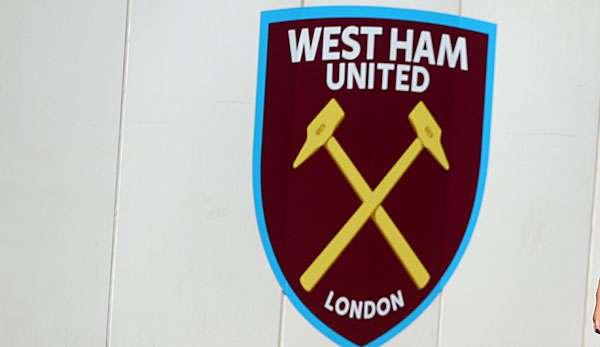 West Ham United hat einen Fan mit einem lebenslangen Stadionverbot belehgt.