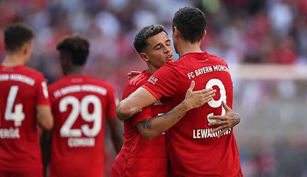 Verstehen sich schon nach kurzer Zeit blendend auf dem Platz: Neuzugang Philippe Coutinho und Robert Lewandowski.