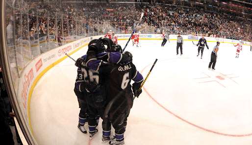 Die L.A. Kings feiern den 4:3-Siegtreffer über die Detroit Red Wings