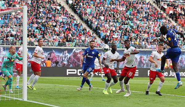 Salif Sane köpfte Schalke in Leipzig zur 1:0-Führung.