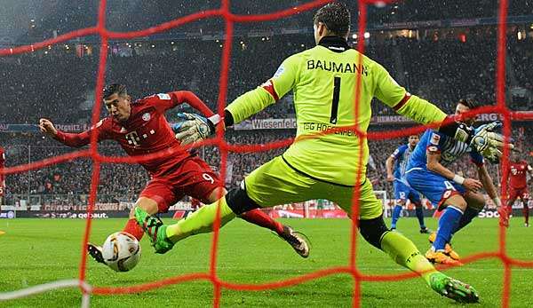 Hoffenheim-Keeper OLiver Baumann sieht dem Duell mit Bayerns Top-Torjäger Robert Lewandowski gelassen entgegen.