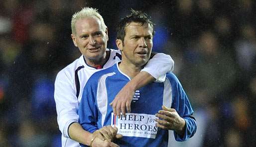 Paul Gascoigne (l.) im November 2009 mit Lothar Matthäus bei einem Charity-Spiel