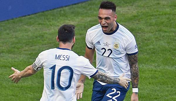 Lautaro Martinez und Lionel Messi jubeln bei der Copa America.