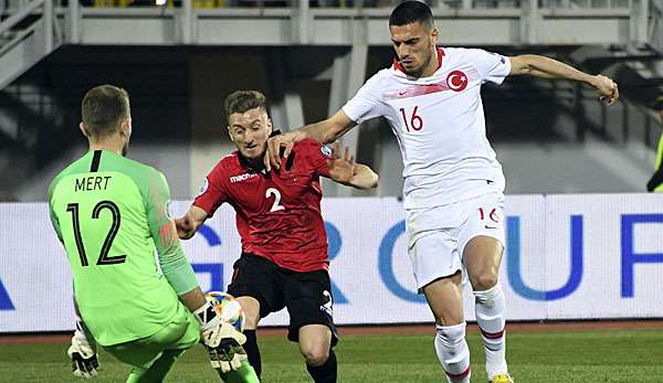 Die Türkei gewann das Hinspiel gegen Albanien mit 2:0. 