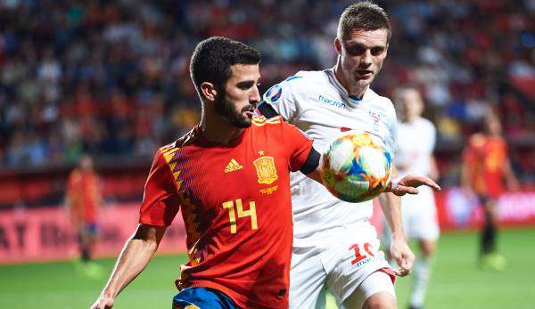 Jose Gaya im Duell mit Solvi Vatnhanmar.