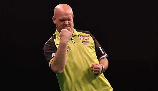 Michael van Gerwen steht im Finale des World Grand Prix 2019. 