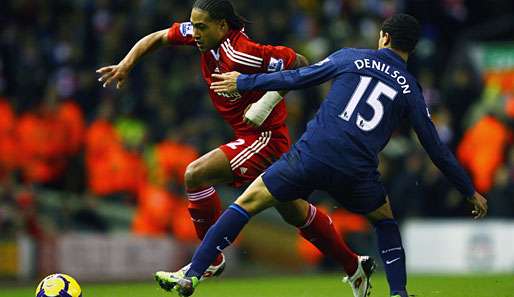 Im Hinspiel erzielte Glen Johnson (l.) ein unglückliches Eigentor. Endergebnis: 2:1 für Arsenal