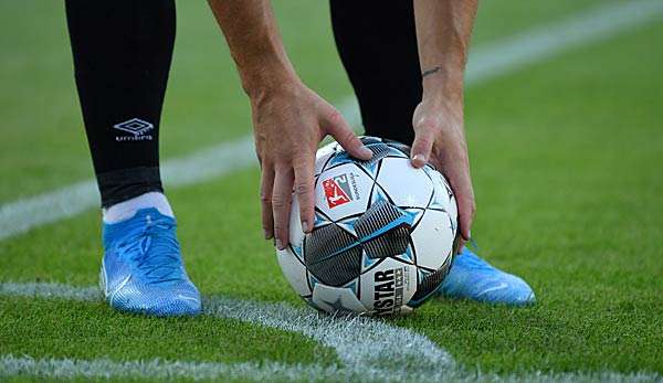 Heute rollt der Spielball der 2. Bundesliga auf drei Plätzen. 