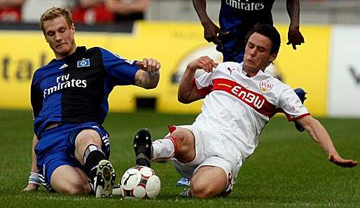 Zwei Leistungsträger derzeit: Hamburgs Marcell Jansen (l.) und der Stuttgarter Christian Träsch