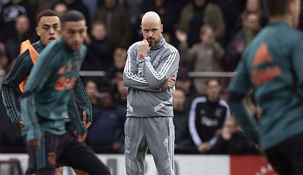 Ajax Amsterdam würde Trainer Erik ten Hag wohl die Freigabe für einen Wechsel zum FC Bayern München erteilen, sollte Interesse an einer Verpflichtung bestehen. Zuletzt hatte ten Hag selbst Spekulationen angeheizt.